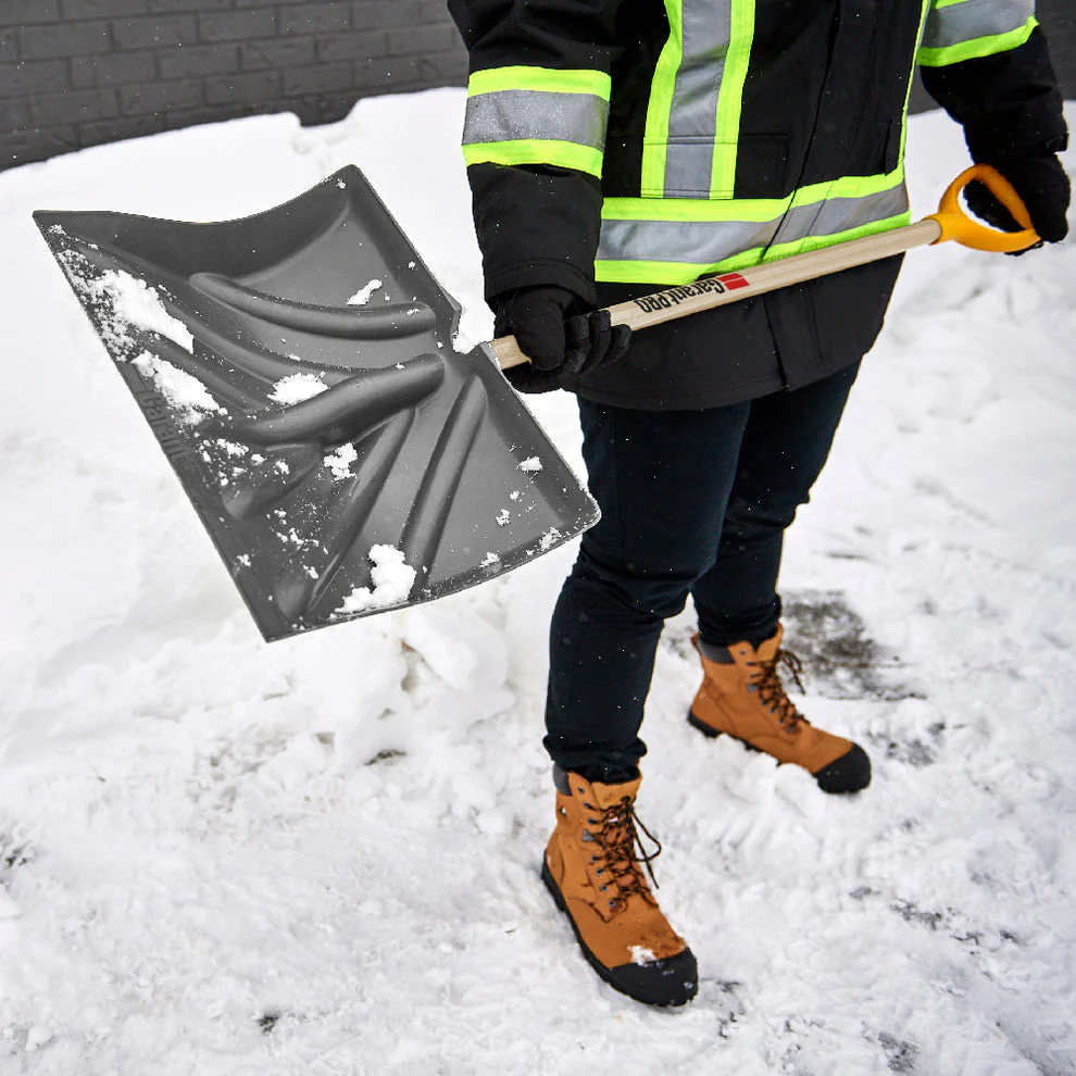 Garant 99068 18 in x 13-1/2 in Polypro Snow Pusher with Handle - Image 3